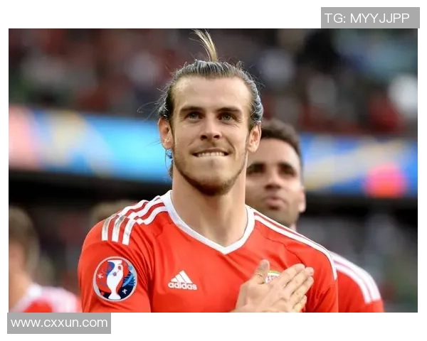 足球明星巴尔贝尔的传奇之路与他在绿茵场上的辉煌成就分析